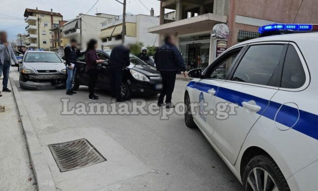 Λαμία: Σοβαρό τροχαίο με τρία αυτοκίνητα σε διασταύρωση - Στο νοσοκομείο μία έγκυος