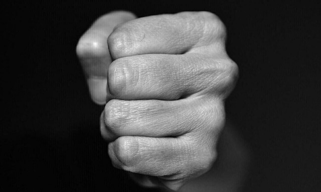 Πάτρα: Πατέρας και γιος τα έκαναν «γης Μαδιάμ» σε τεχνικό γραφείο