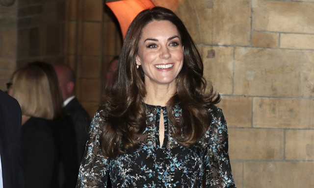 Κέιτ Μίντλετον: Συρρέουν στο κάστρο του Ουίνδσορ οι θαυμαστές της και αφήνουν λουλούδια και γράμματα