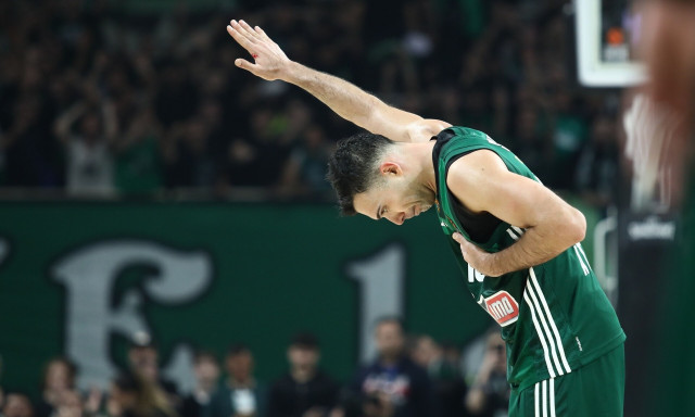 Παναθηναϊκός AKTOR: Η αποθέωση του MVP Σλούκα – «Συγκινητικό να τραγουδά ο κόσμος το όνομά σου»