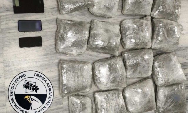 Θεσσαλονίκη: 30χρονος έκρυβε 16 κιλά κάνναβης στον καναπέ του σπιτιού του