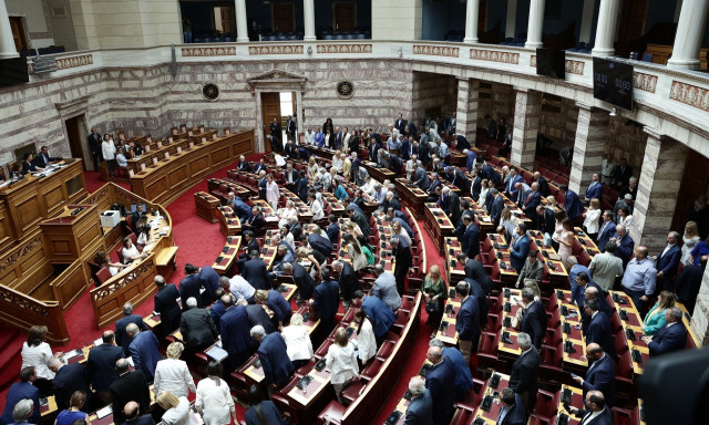 «Σκληραίνει» η πολιτική αντιπαράθεση με φόντο τα Τέμπη: Πρόταση μομφής ή ψήφος εμπιστοσύνης