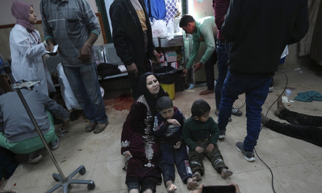 Σκηνές χάους και ντροπής στα νοσοκομεία της Γάζας