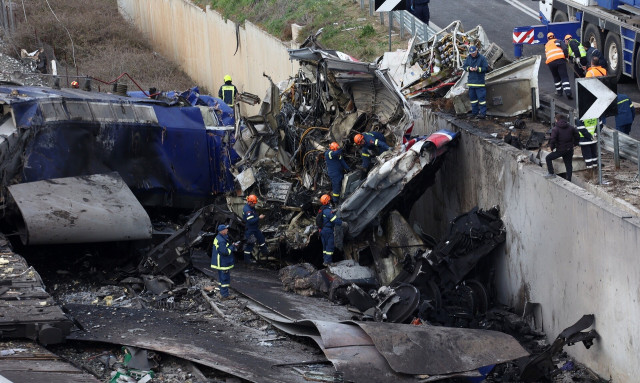 Θύελλα πολιτικών αντιδράσεων για τα Τέμπη: «Δηλητηριώδεις φήμες», λέει η ΝΔ