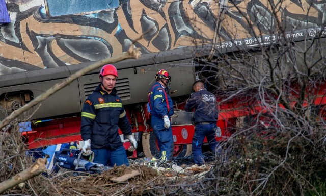 Σφοδρή αντιπαράθεση για τα Τέμπη: «Κανένα μοντάζ», λέει η ΝΔ
