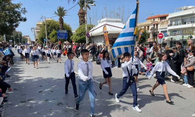 Ρέθυμνο: Δείτε βίντεο και φωτογραφίες από την παρέλαση της 25ης Μαρτίου