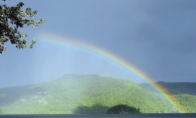 Σπάνιο φαινόμενο: Ένα διπλό ουράνιο τόξο «αγκάλιασε» τη Μυτιλήνη