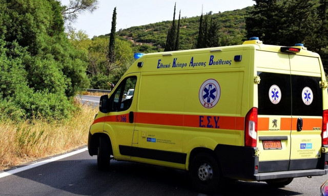 Λάρισα: Τροχαίο ατύχημα με εκτροπή οχήματος - Στο νοσοκομείο η οδηγός