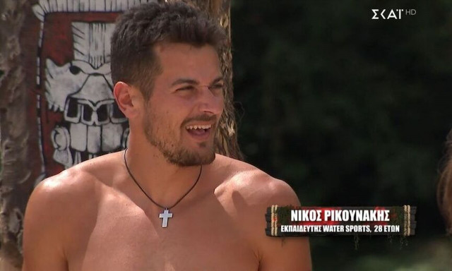 Survivor - Νίκος Ρικουνάκης για Χρύσα: «Είχε σχέση, αλλά όταν μπήκα εγώ με κοιτούσε λίγο παράξενα»