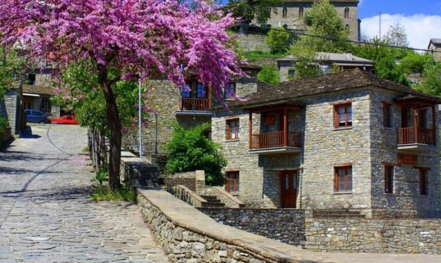 Γράμμος: Τα χωριά των ζωγράφων, των ξυλογλυπτών και των μαστόρων της πέτρας