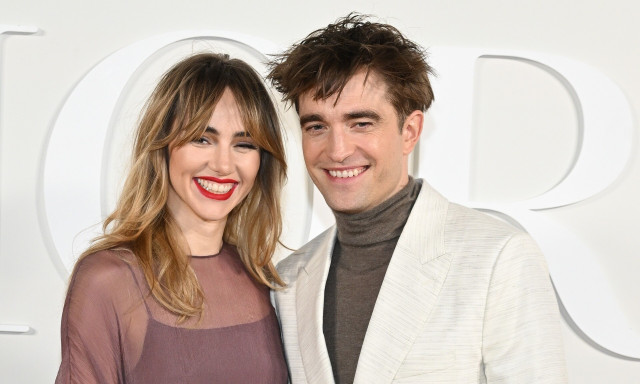 Ρόμπερτ Πάτινσον-Σούκι Γουότερχαουζ: Έγιναν γονείς - Η πρώτη βόλτα με το νεογέννητο μωρό τους