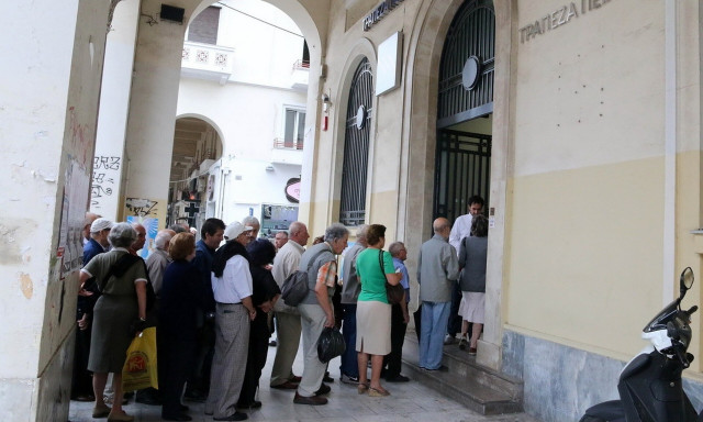 Συντάξεις Απριλίου: Ξεκινούν οι πληρωμές σε 2,73 εκατ. συνταξιούχους - Ποιοι πάνε πρώτοι ταμείο
