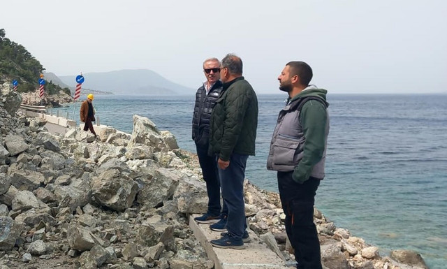 Αλεποχώρι: Μεγάλη κατολίσθηση με αποτέλεσμα να κλείσει ο δρόμος για το Σχίνο