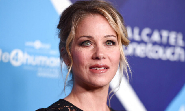 Κριστίνα Άπλγκέϊτ για τη μάχη της με τον καρκίνο: «Έβγαζα το σουτιέν και έκλαιγα κάθε βράδυ»