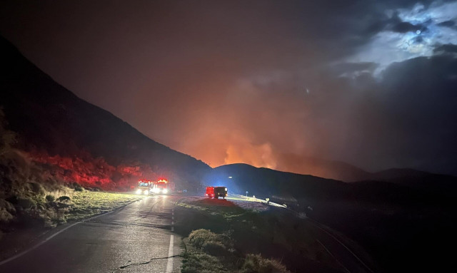 Φωτιά στον Ταΰγετο: Χωρίς ενεργό μέτωπο από τα ξημερώματα - Εκκενώθηκε οικισμός (vid, pics)