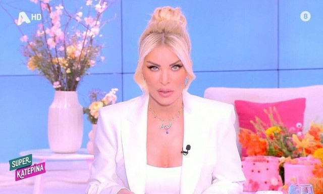 Κατερίνα Καινούργιου: Άλλαξε ρούχα τη δεύτερη ώρα της εκπομπής - «Έχω τα ορμονικά μου»