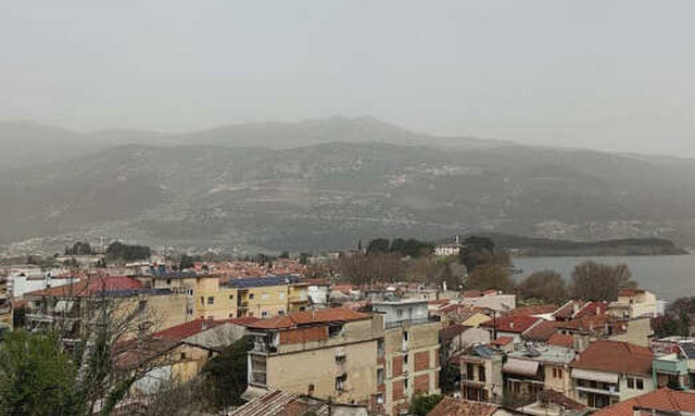 Καιρός: Η αφρικανική σκόνη κάλυψε το λεκανοπέδιο Ιωαννίνων