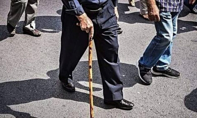 Συντάξεις: Συνεχίζεται η καταβολή των συντάξεων Απριλίου - Ποιοι λαμβάνουν σήμερα τα ποσά