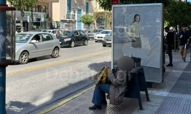 Η «ακάλυπτη» στάση λεωφορείου στον Πειραιά από… σκέπαστρο
