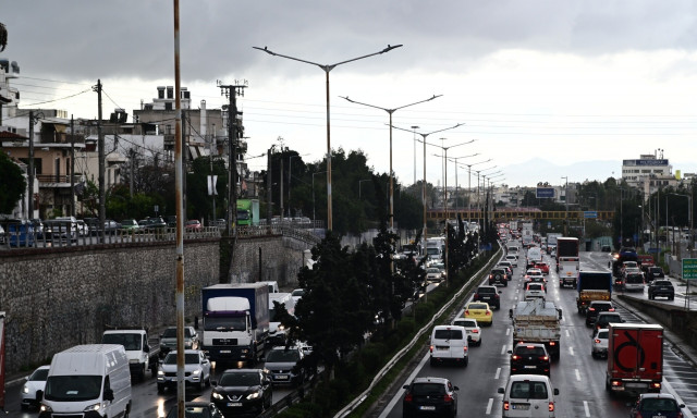 Κίνηση στους δρόμους: Στο κόκκινο Κηφισός, Αττική Οδός και Κηφισίας (χάρτης)