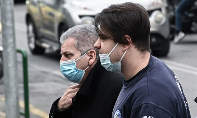 Απολογία Κουτσολιούτσου: «Βγάζει» από το κάδρο του σκανδάλου Folli Follie γιο και σύζυγο