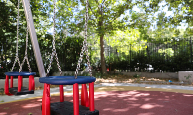 Δήμος Αθηναίων: Κλείνει παιδικές χαρές σε Κολωνάκι, Νέο Κόσμο, Πατήσια και αλλού