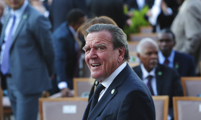 Γκέρχαρντ Σρέντερ: «Η Δύση πρέπει να διαπραγματευθεί με τον Πούτιν»