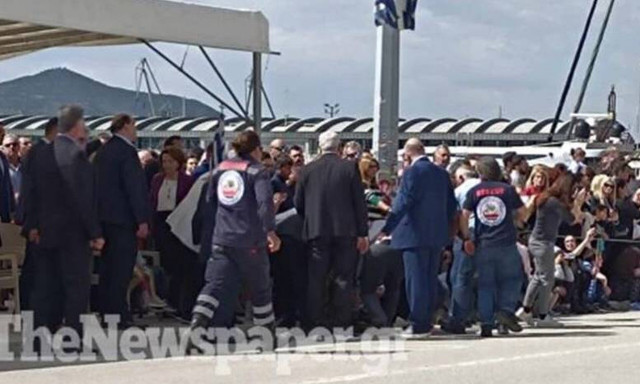 Βόλος: Στρατιωτικός επέμενε να σταθεί όρθιος στην παρέλαση φαντάρος που λιποθυμούσε