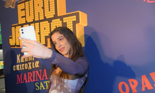 Βύρωνας: Talk of the town η Μαρίνα Σάττι σε κατάστημα ΟΠΑΠ