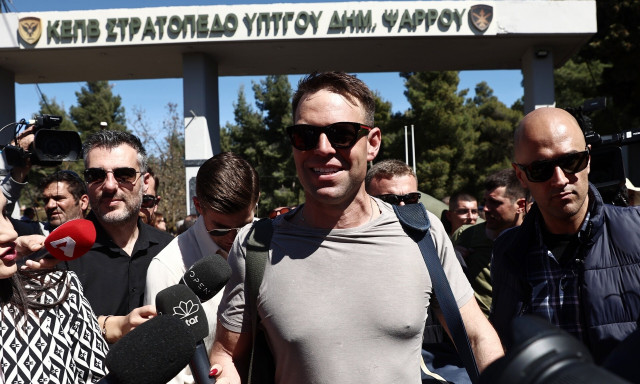 Ο Κασσελάκης «γιόρτασε» την ορκωμοσία του, απολύοντας συγγενικό πρόσωπο του Σκουρλέτη