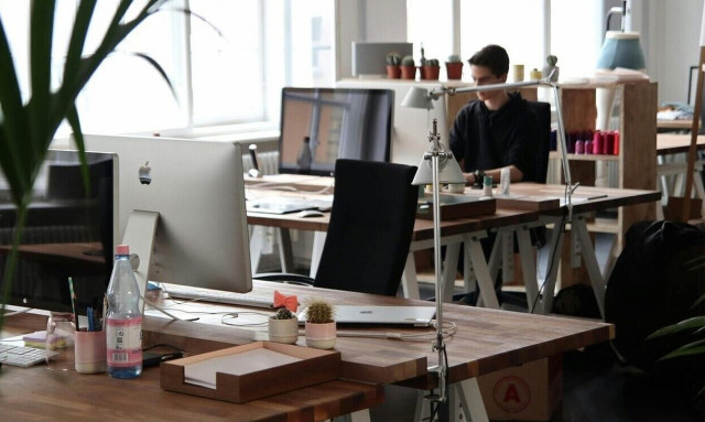 Κατώτατος μισθός: Στα 830 ευρώ με τη νέα αύξηση - Πώς επηρεάζονται τα επιδόματα