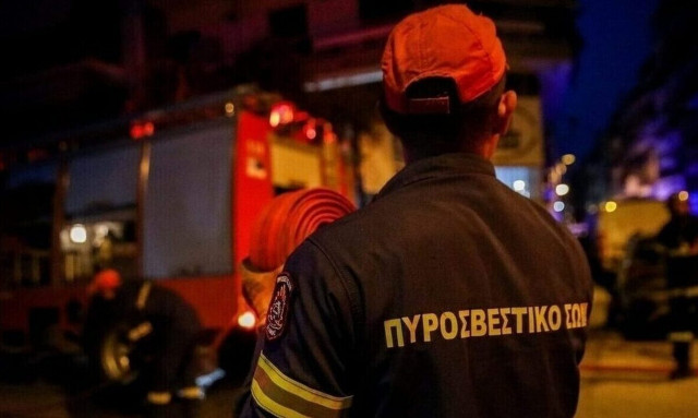 Συναγερμός στην Πάτρα για φωτιά σε διαμέρισμα: Τρία άτομα στο νοσοκομείο