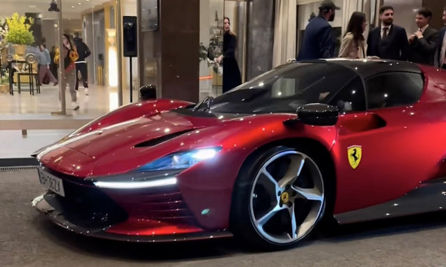 Ο Cristiano Ronaldo πήρε και άλλη Ferrari!