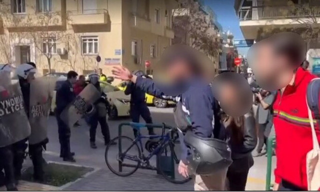 Έπεισόδια έξω από το Εφετείο στη δίκη για την 12χρονη