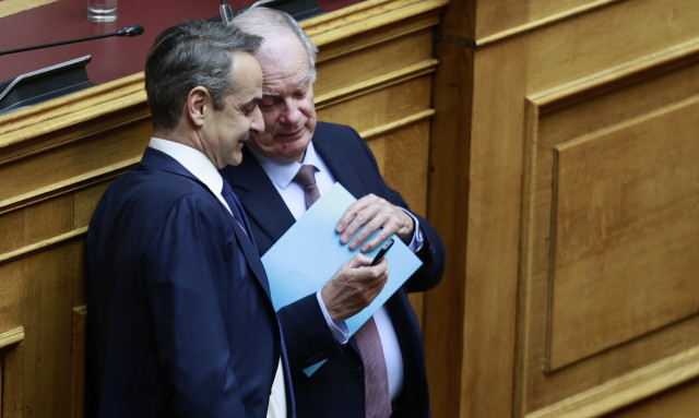 «Πάμε παρακάτω» η στρατηγική της ΝΔ μετά τη μάχη στη Βουλή