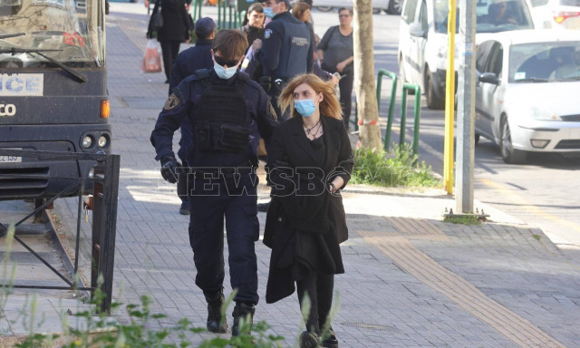 Έφτασε στα δικαστήρια η Ρούλα Πισπιρίγκου - Πλησιάζει η ώρα της απόφασης για το θάνατο της κόρης της