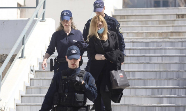 Ρούλα Πισπιρίγκου: Η στιγμή που αποχωρεί από τα δικαστήρια μετά την ενοχή της