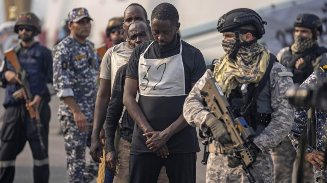 Το Πολεμικό Ναυτικό της Ινδίας αναχαιτίζει Σομαλούς πειρατές που κατέλαβαν αλιευτικό του Ιράν