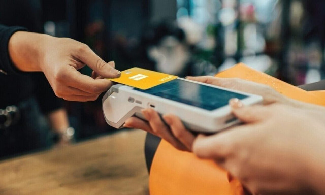 ΑΑΔΕ: Εκπνέει η προθεσμία για τη διασύνδεση ταμειακών με POS - Τα πρόστιμα