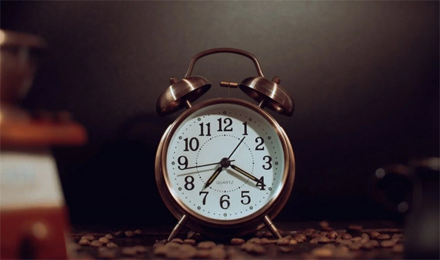 Η ώρα άλλαξε: Τα ρολόγια μία ώρα μπροστά