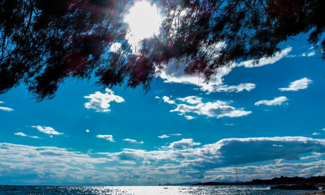 Ο καιρός την Πρωταπριλιά - Γιαννόπουλος: «Όπως λέμε... Πρωτομαγιά, ούτε λόγος για βροχές»