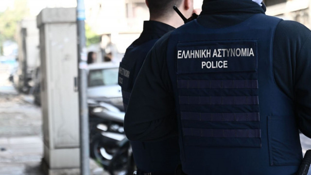 Τρεις συλλήψεις στο Περιστέρι για διακίνηση ναρκωτικών - Κατασχέθηκαν τρία κιλά ηρωίνης και όπλο