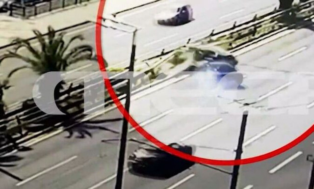 Τροχαίο στη Συγγρού: Βίντεο ντοκουμέντο από τη σφοδρή σύγκρουση - Στο νοσοκομείο ένα 3χρονο αγόρι