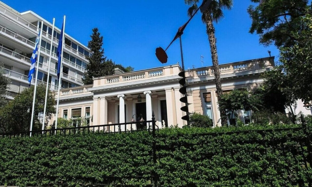 Κυβερνητικές πηγές: Η απάντηση στον ΣΥΡΙΖΑ για τις κατηγορίες στον Καραμανλή