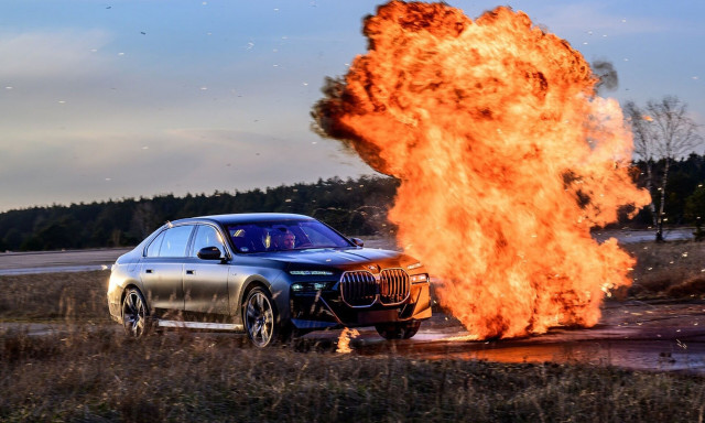 H BMW εκπαιδεύει τους οδηγούς των θωρακισμένων