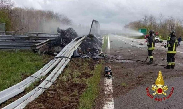 Ιταλία: Διαλύθηκε Ferrari με ταχύτητα 200 χλμ/ ώρα - Δύο νεκροί με test DNA η αναγνώριση