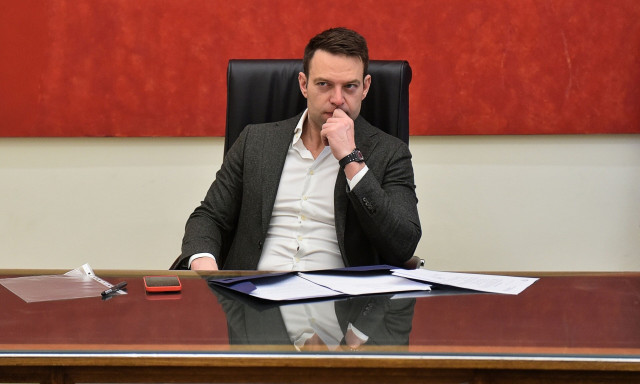 Κασσελάκης σε Μητσοτάκη για τα Τέμπη: Στείλτε τον Κώστα Αχ. Καραμανλή στη Δικαιοσύνη