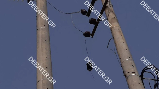 Σπάτα: «Σήκωσαν» τον μετασχηματιστή ρεύματος από κολώνα ηλεκτροδότησης για τον χαλκό (pics)