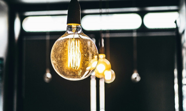 Τιμολόγια ρεύματος: Σήμερα θα ανακοινώσουν οι προμηθευτές τις τιμές - Πού θα κινηθούν τον Απρίλιο