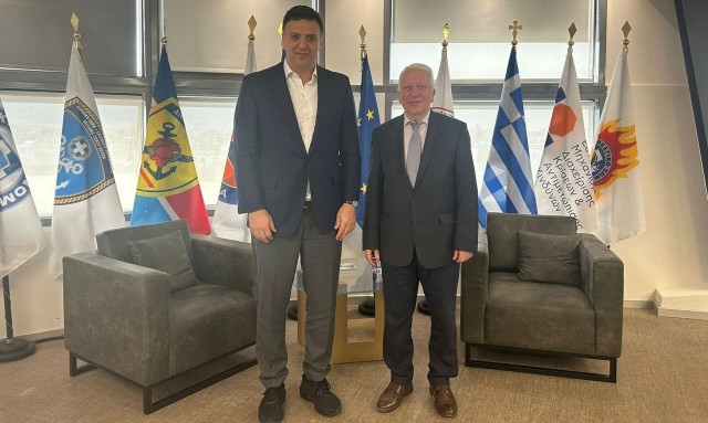 Κικίλιας: Συναντήθηκε με τον Μουτζούρη - Δημιουργία μονάδων δασοκομάντος στο Βόρειο Αιγαίο